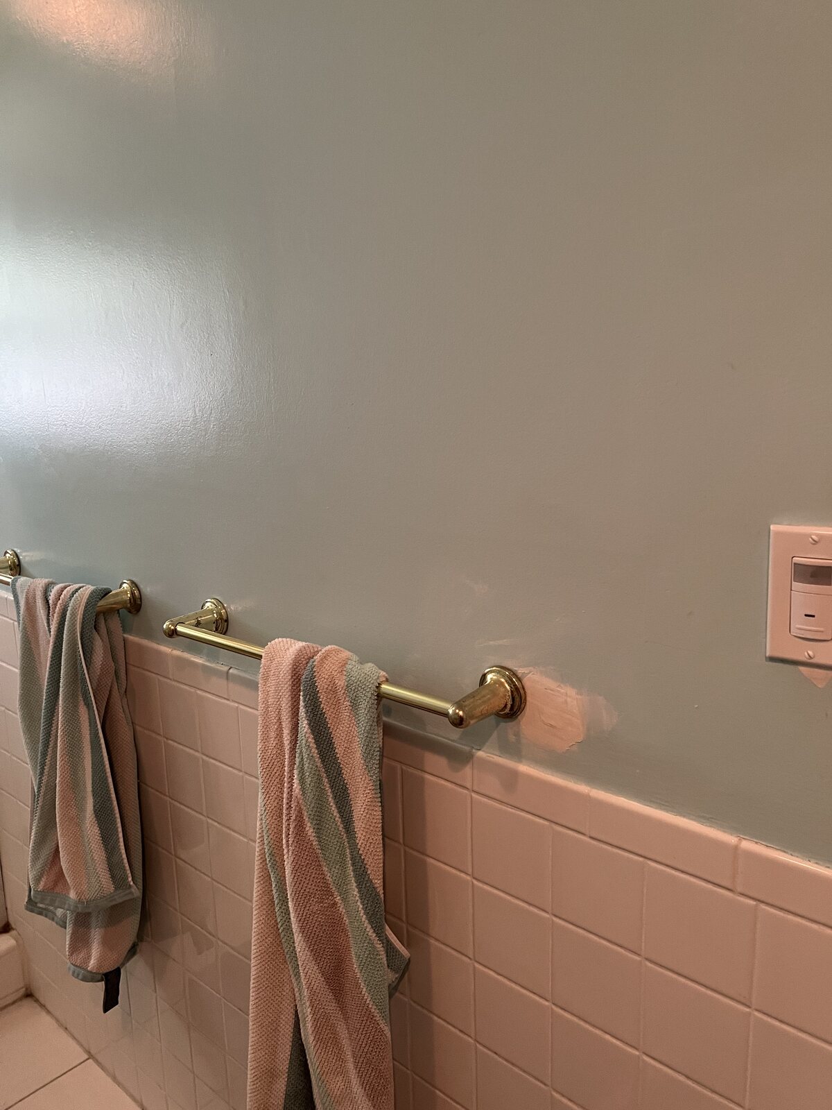 Bathroom before – towel wall